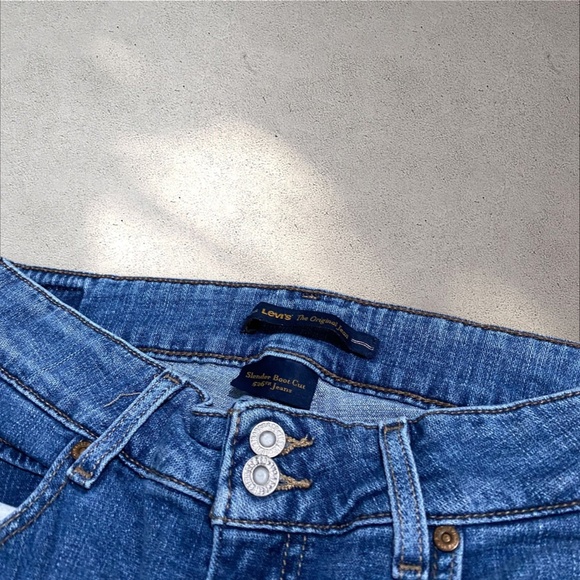 Levi's 526 Mid Rise Slender Boot Jeans - Picture 5 of 7